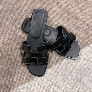 Gently used hermes oran sandals black 36.5 size 6.5
